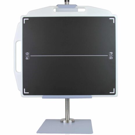 ttdr_pag_high-scaled Vertical metal stand with two black spherical clamps holding a flat carbon-fiber panel.